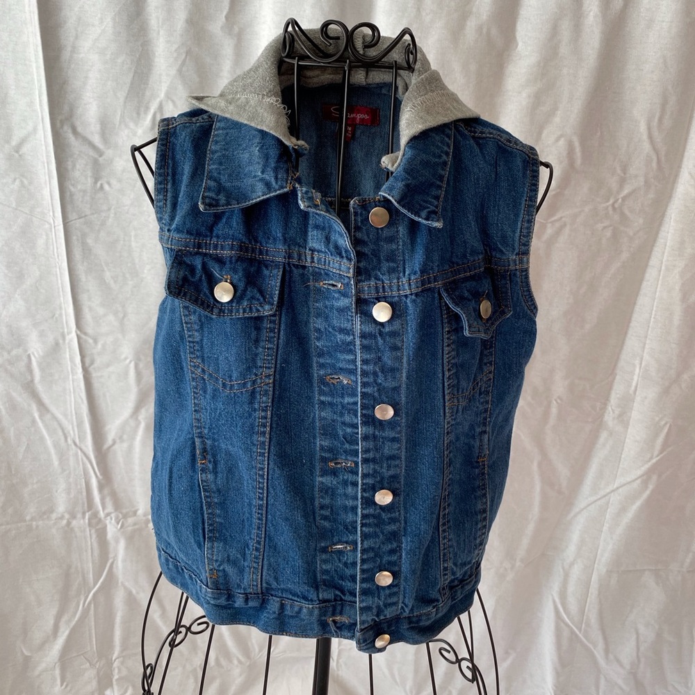 Girl’s jean vest with gray hood.